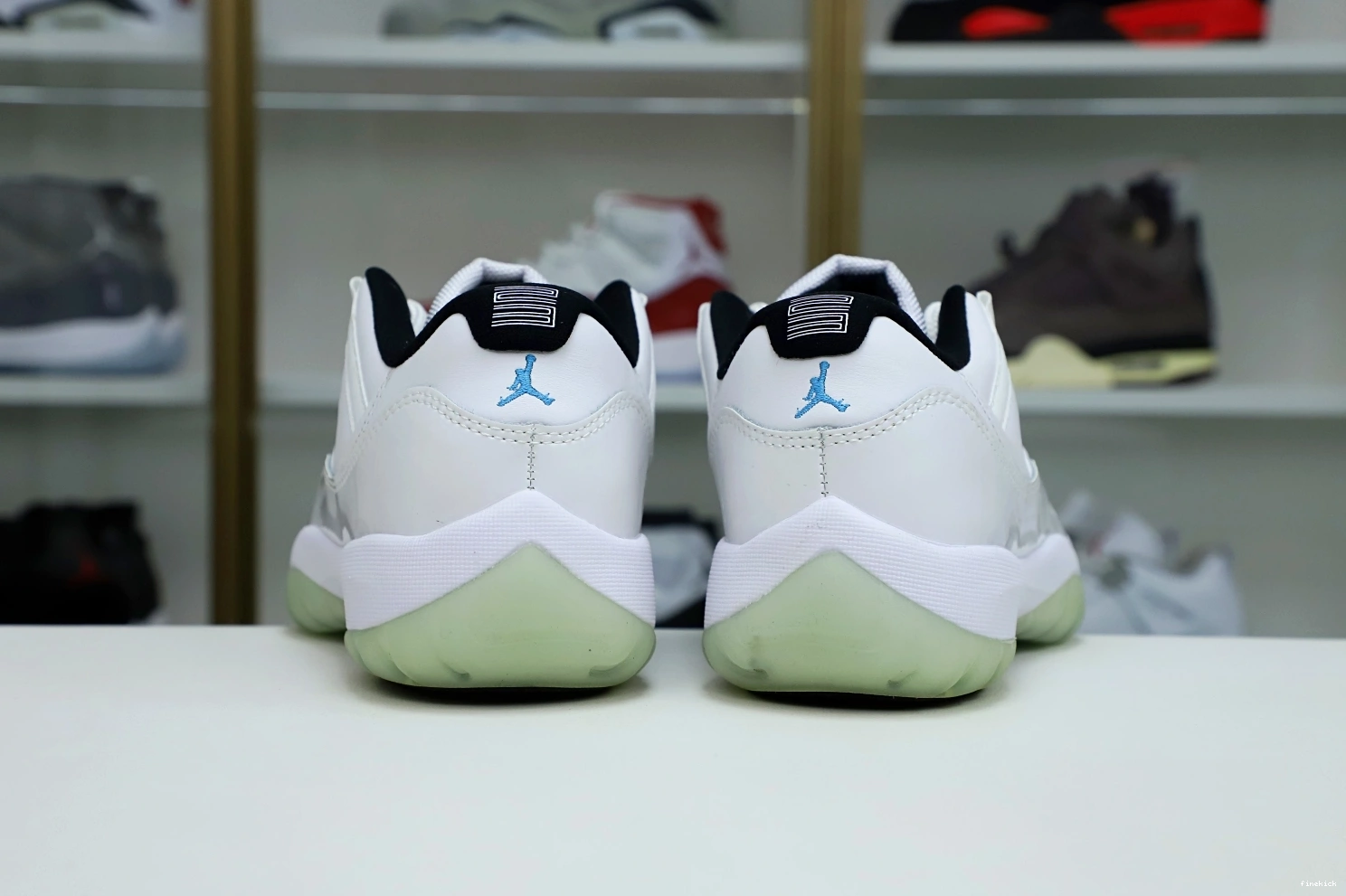 JORDAN RETRO LOW LEGEND AIR BLUE 11 0824